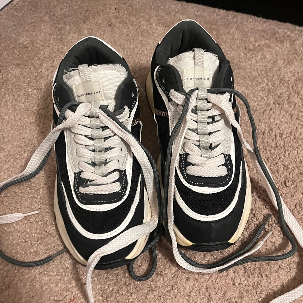 Men’s Bershka 40 Monochrome Lace-Up Sneakers